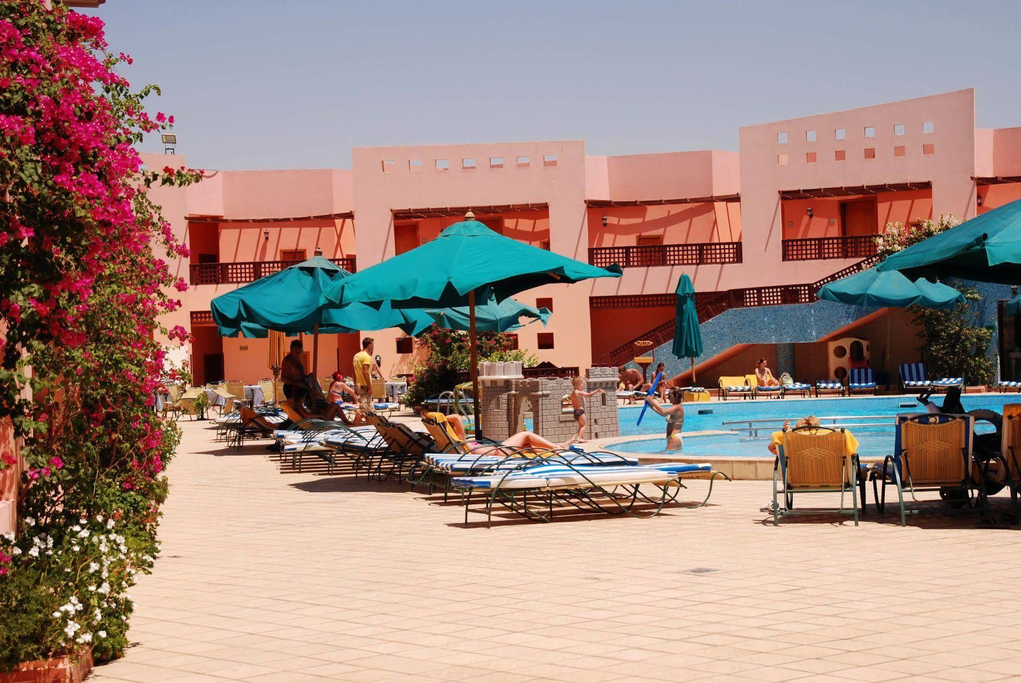Blend Club Aqua Resort Gurdaka Kültér fotó